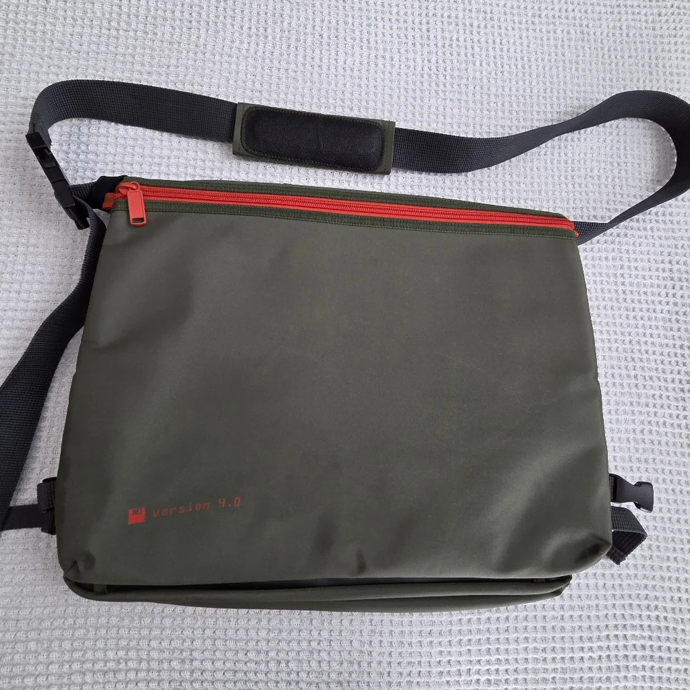 Version 4.0 Laptop Bag